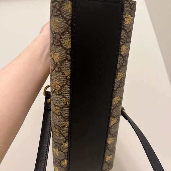 Small Gucci Padlock GG Supreme Bee Print Shoulder Bag - Picture 4 of 7